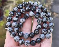 Obsidian Crystal–Natural Protection Stone for Grounding, Truth & Spiritual Cleansing